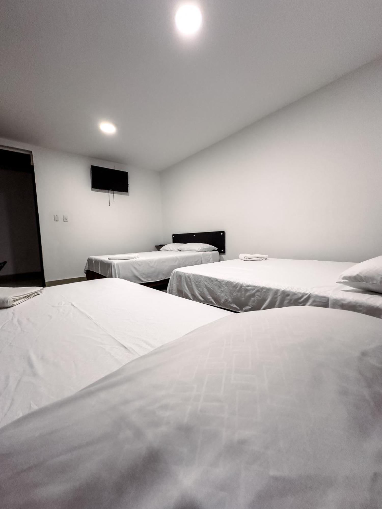 Hotel Bazurto Plaza Картахена Экстерьер фото