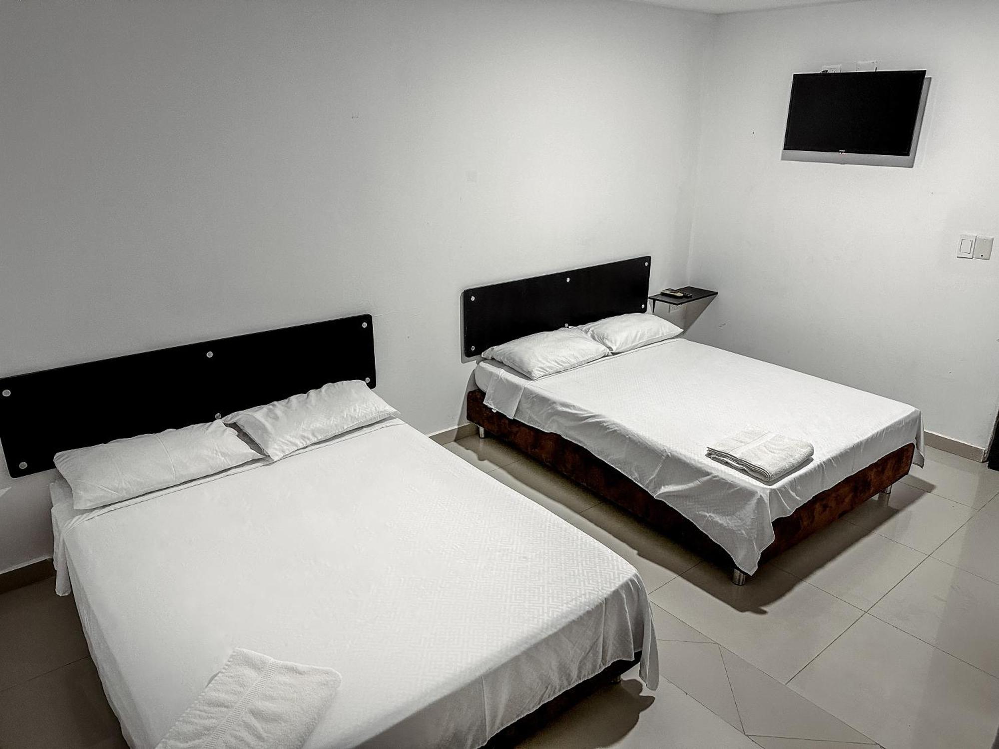 Hotel Bazurto Plaza Картахена Экстерьер фото