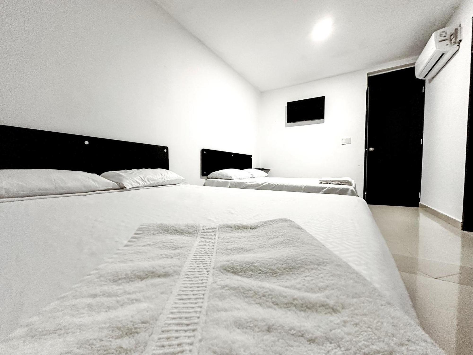 Hotel Bazurto Plaza Картахена Экстерьер фото