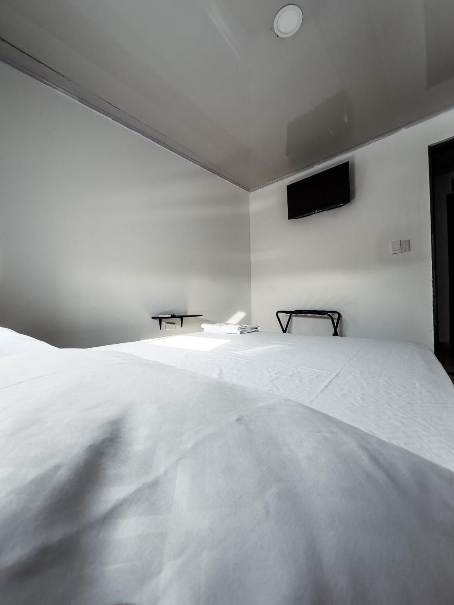 Hotel Bazurto Plaza Картахена Экстерьер фото